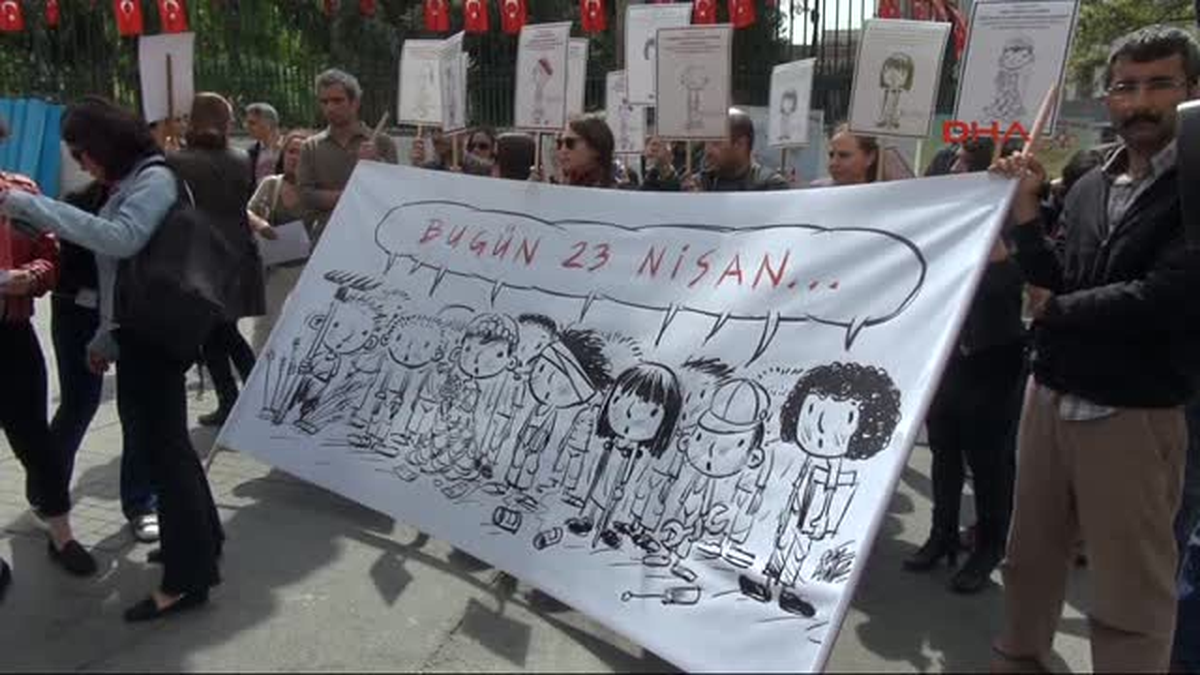 Beyoğlu\'nda "Çocuk Hak İhlalleri" Protestosu