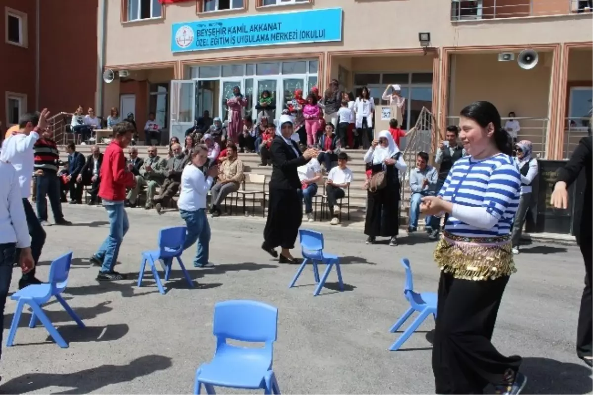 Beyşehir\'de Özel Eğitim Okulu\'nda 23 Nisan Coşkusu