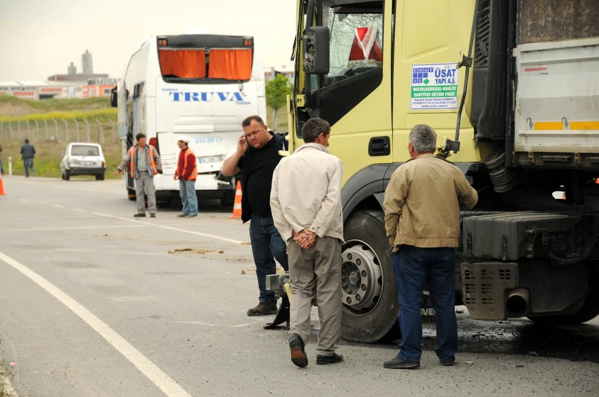 Çanakkale\'de Zincirleme Trafik Kazası: 1 Yaralı