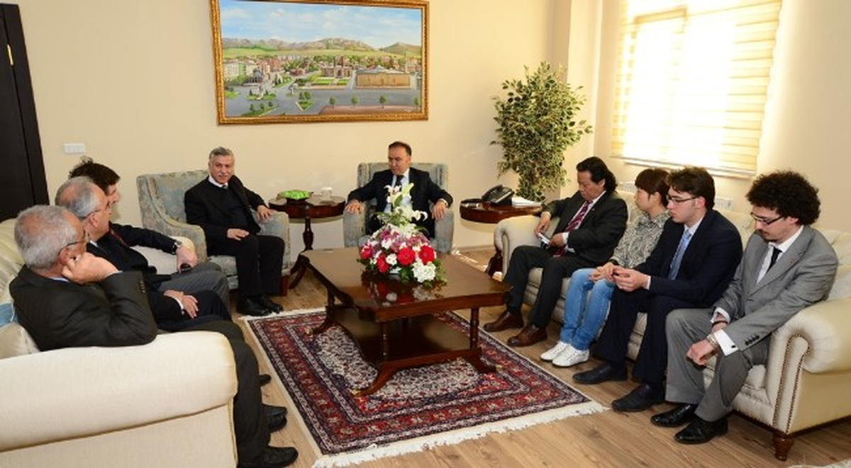 Çin İşadamları Derneği Başkanı Son Zi Bin Vali Altıparmak\'ı Ziyaret Etti