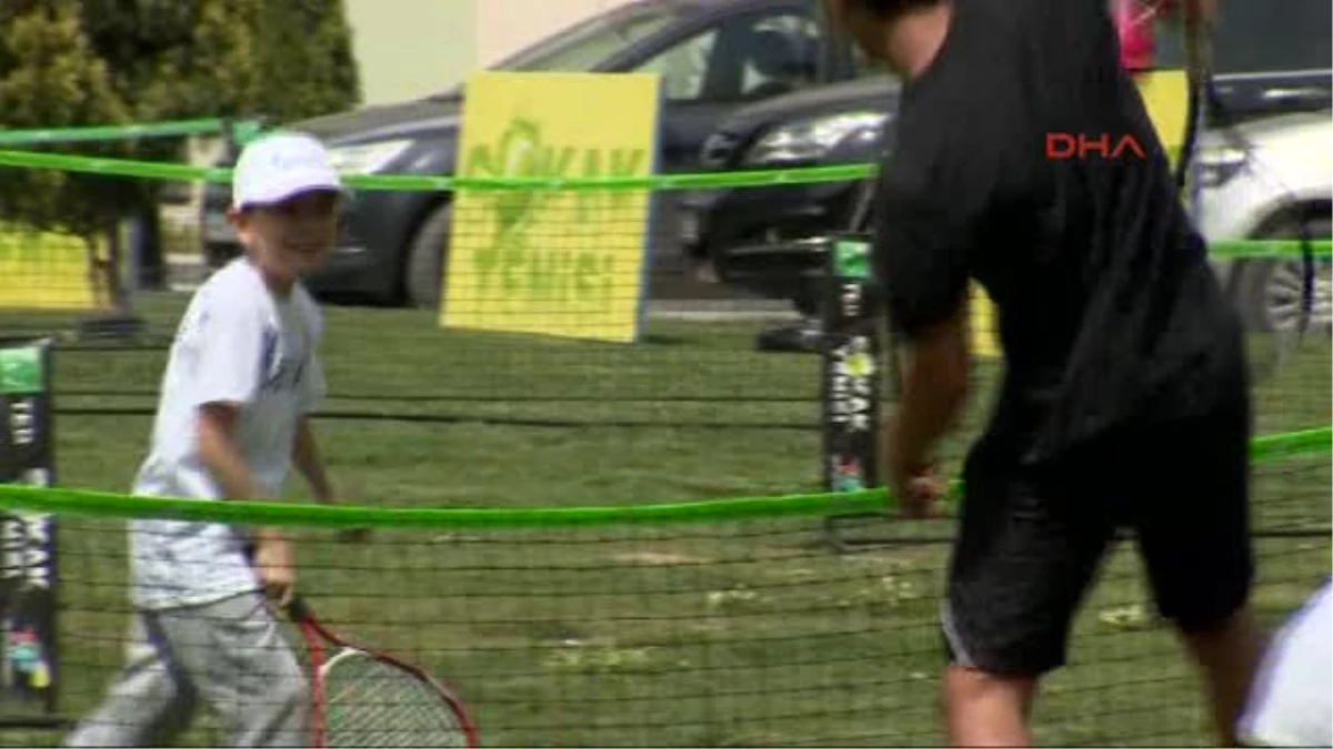 Çocuklar İçin \'Tenis Şenliği\' Düzenlendi