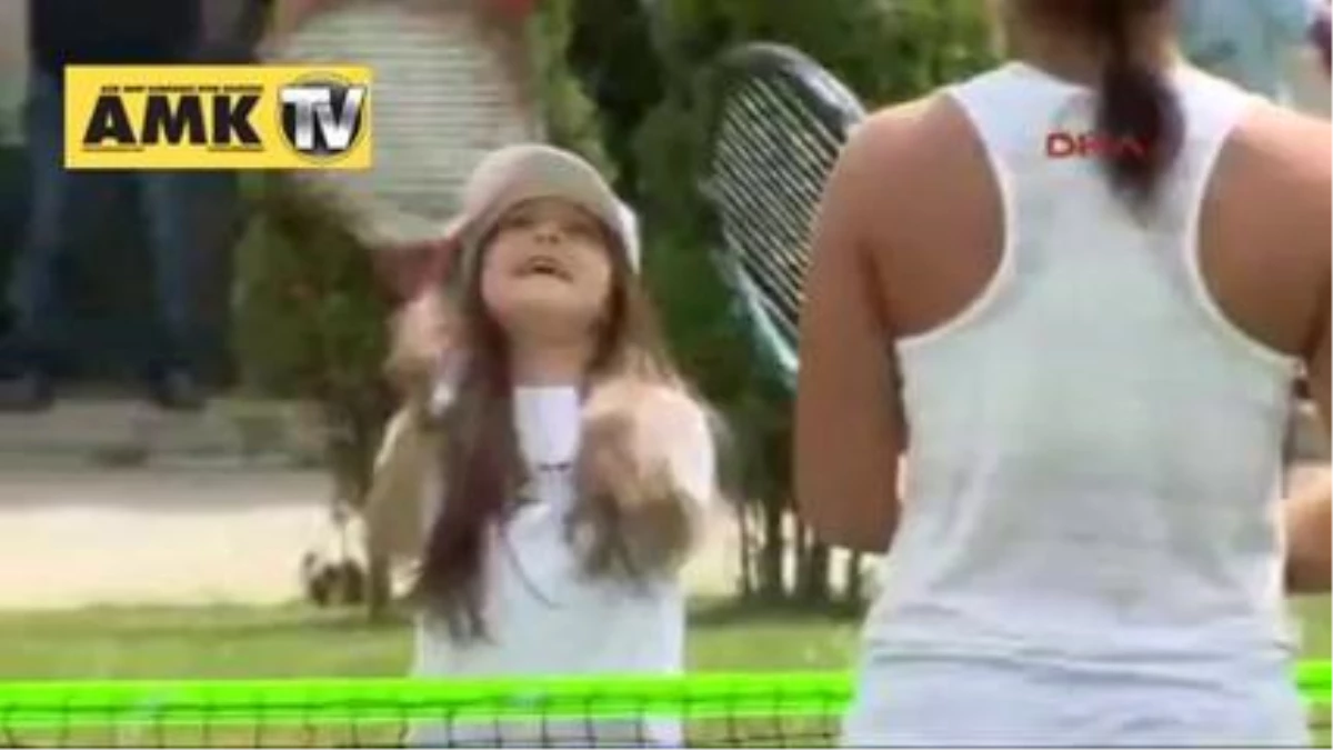 Çocuklar İçin \'Tenis Şenliği\' Düzenlendi