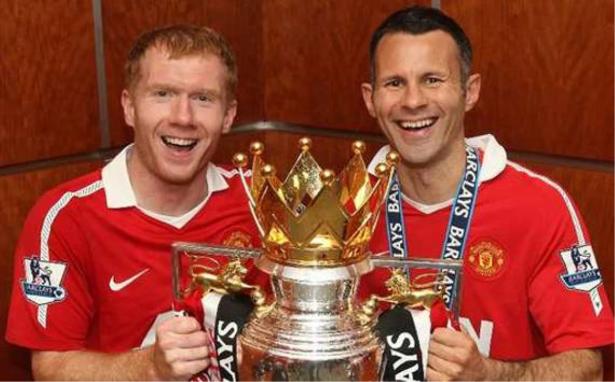 Giggs, Scholes\'u Yanına Aldı!