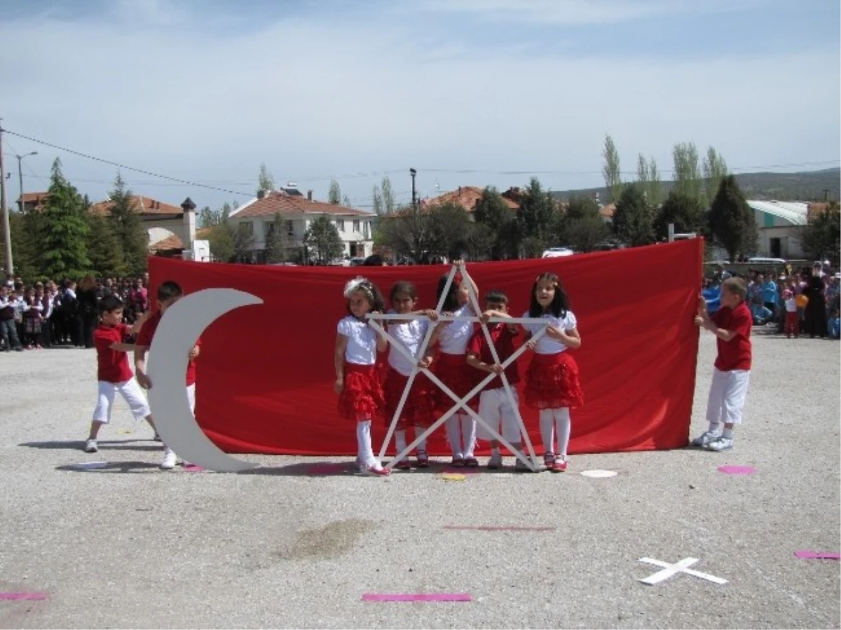 Hisarcık\'ta 23 Nisan Ulusal Egemenlik ve Çocuk Bayramı Törenleri