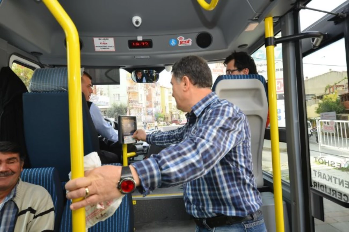 İzmir\'de Minibüsler "Akıllı Kart"a Hazırlanıyor
