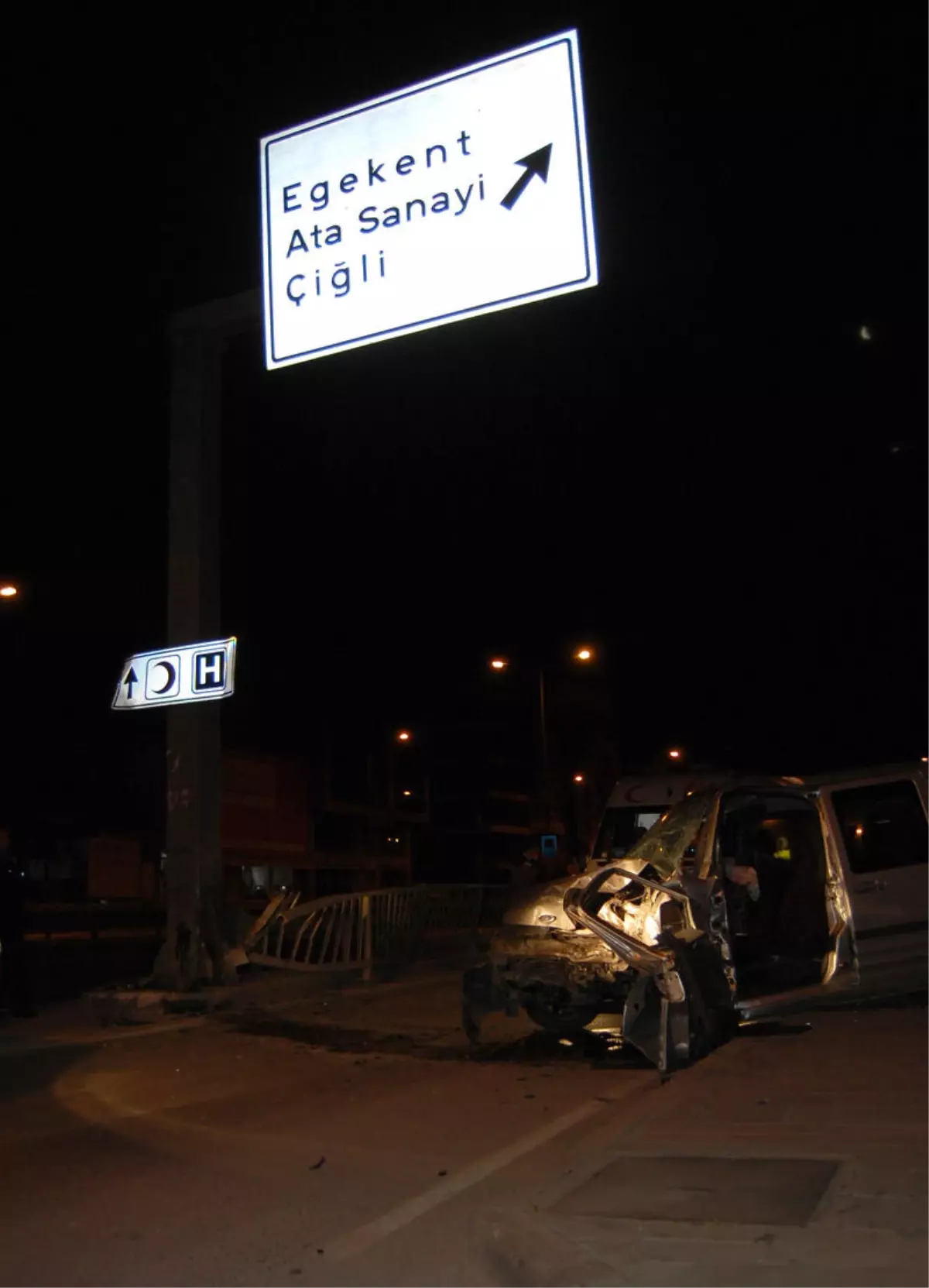 İzmir\'de Trafik Kazası: 2 Yaralı