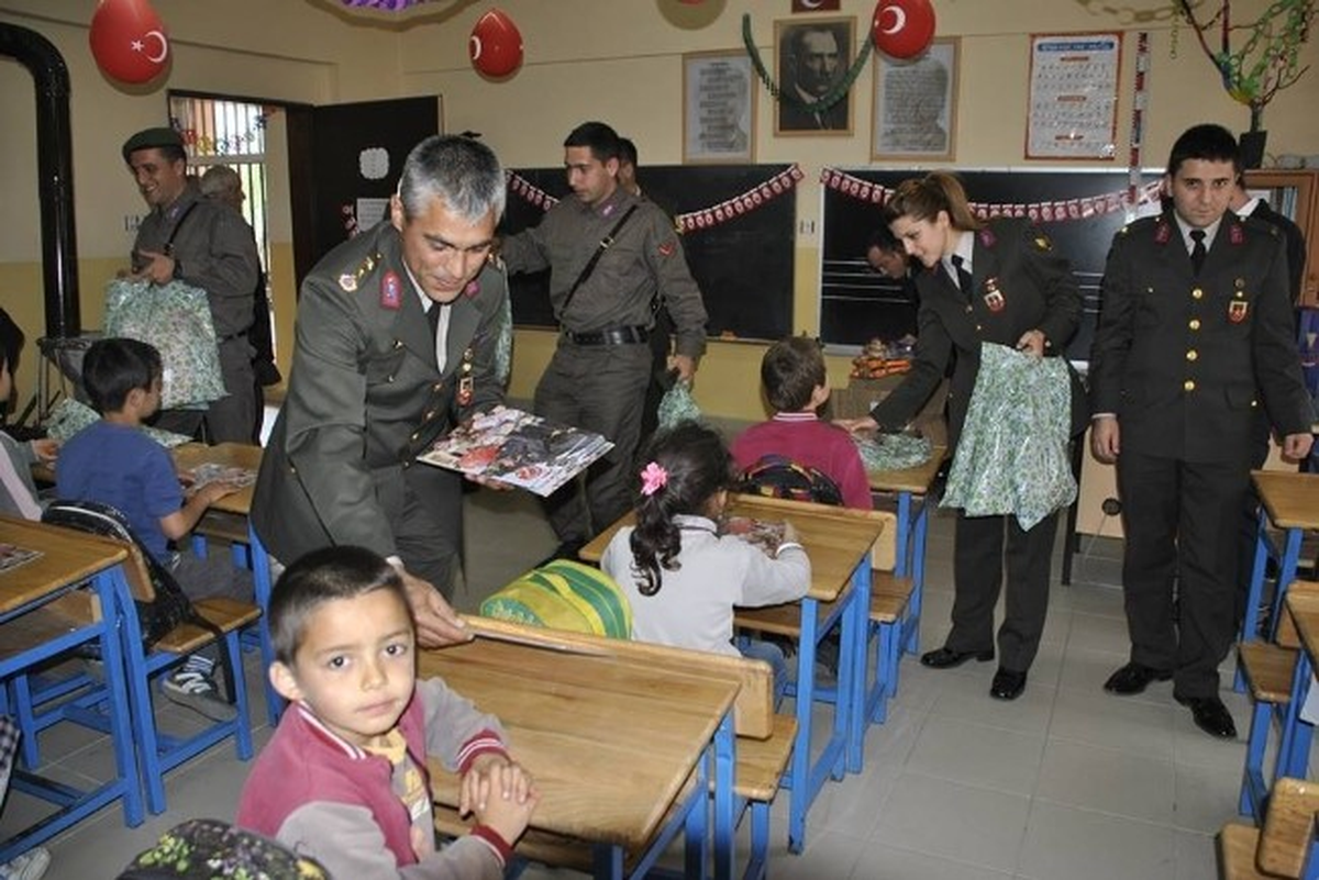 Jandarma Bu Kez Yeniyurt Köyü İlkokulunda