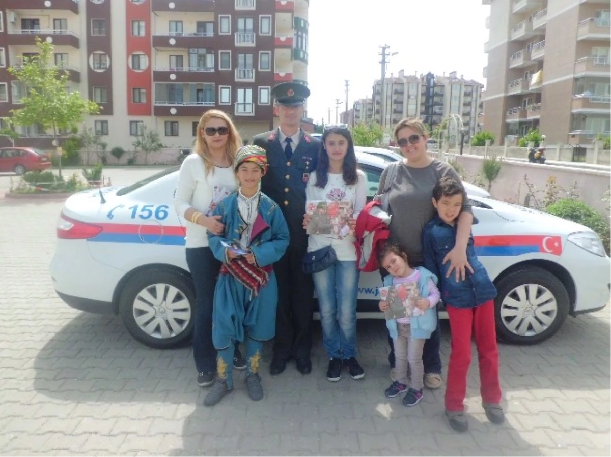 Jandarma\'dan Çocuklara 23 Nisan Hediyesi