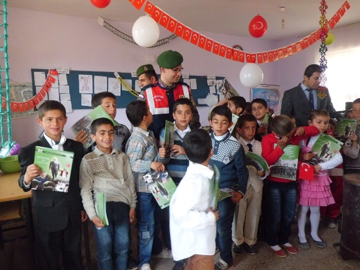 Jandarma Ekiplerinden 23 Nisan Faaliyetleri