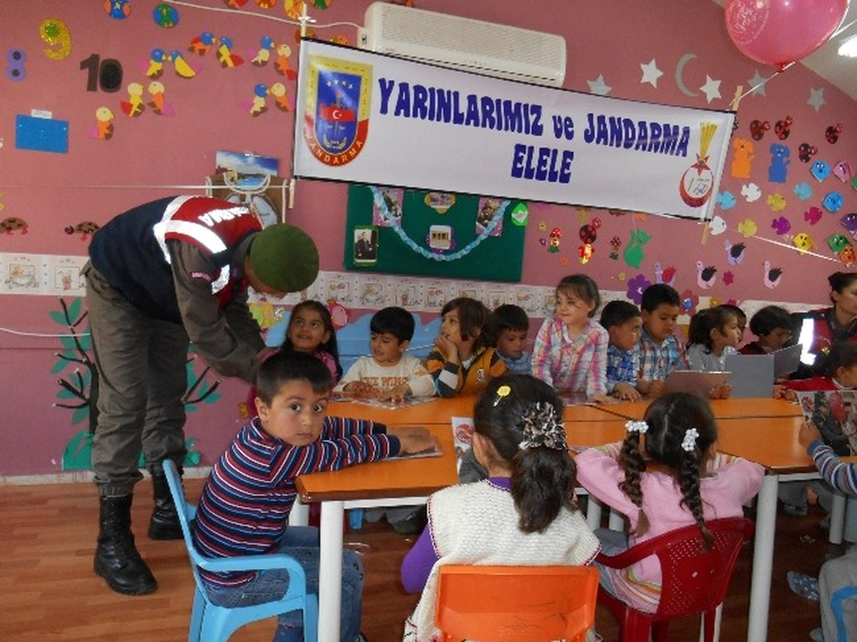 Jandarmadan Miniklere Ziyaret