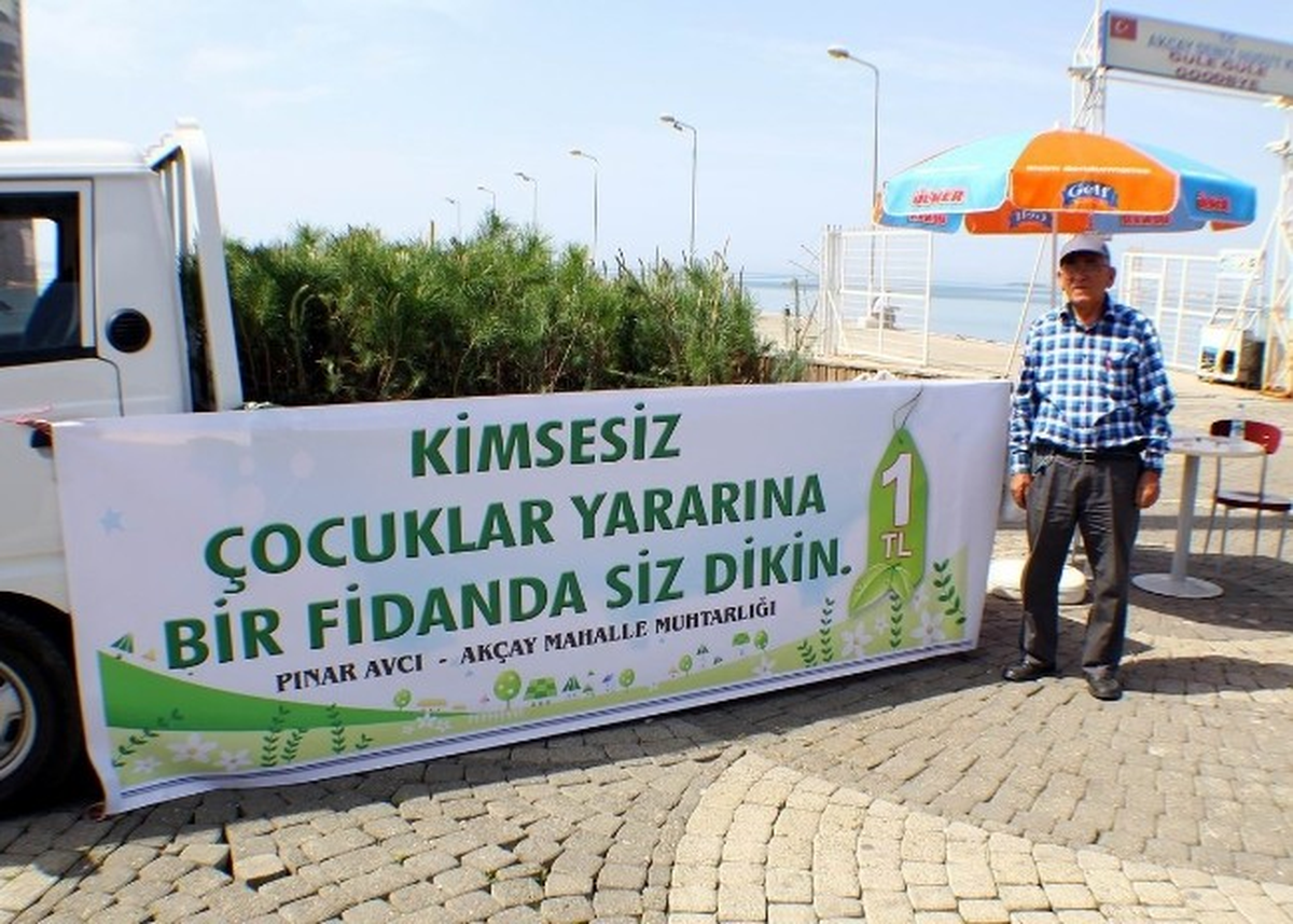 Kimsesiz Çocuklara Yardım İçin Fidan Sattılar
