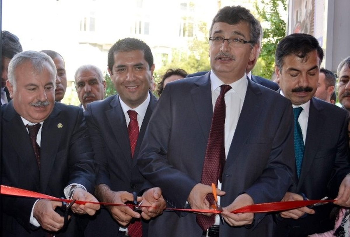 Küçük Kursiyerlerin Yaptığı Resimler Sergilendi