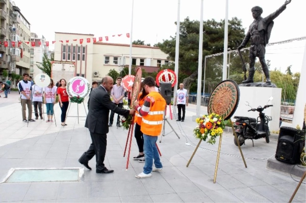 Manisa\'da CHP\'den Alternatif 23 Nisan Kutlaması