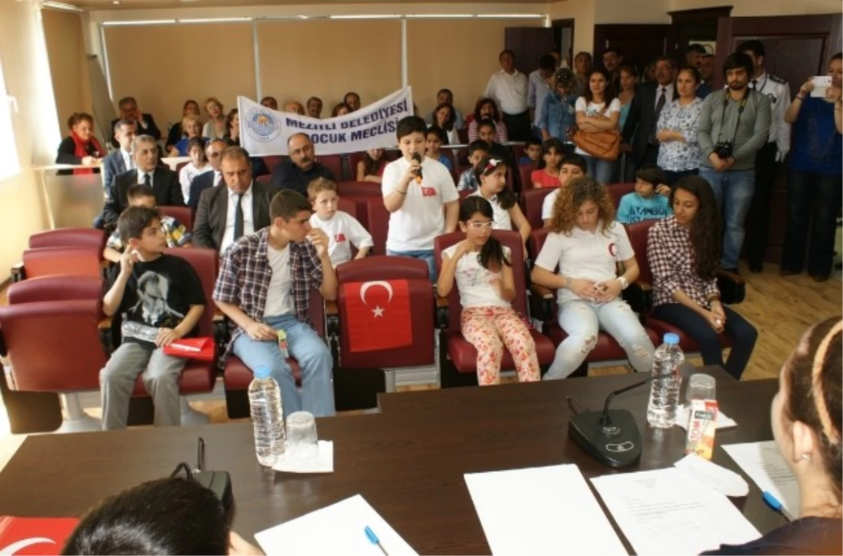 Mezitli Belediyesi Çocuk Meclisi, İlk Toplantısını 23 Nisan\'da Yaptı