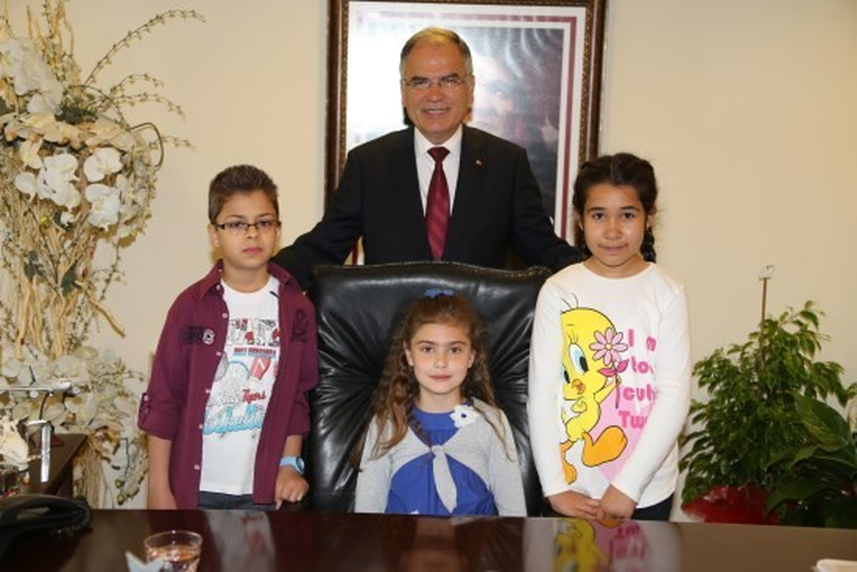 Selçuk\'un 23 Nisan Başkanları Üç Çocuk Oldu