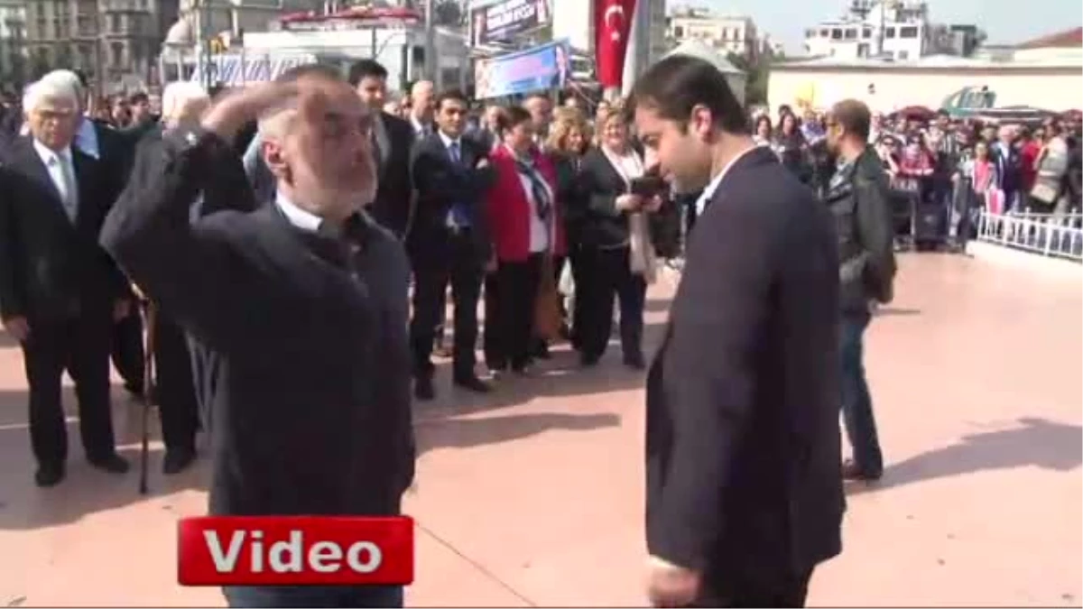 Taksim\'de 23 Nisan Gözaltısı