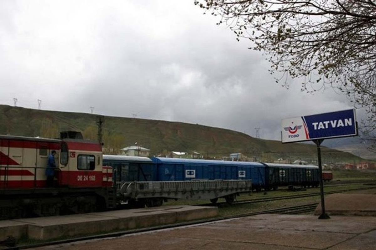 Tatvan\'da Tren Rayları Yenileniyor
