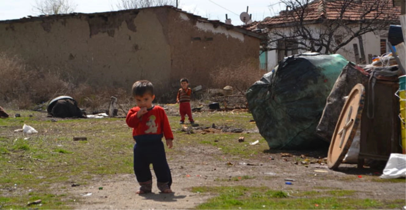 Türk Çocukları, Şiddetli Maddi Yoksunluk Çekiyor