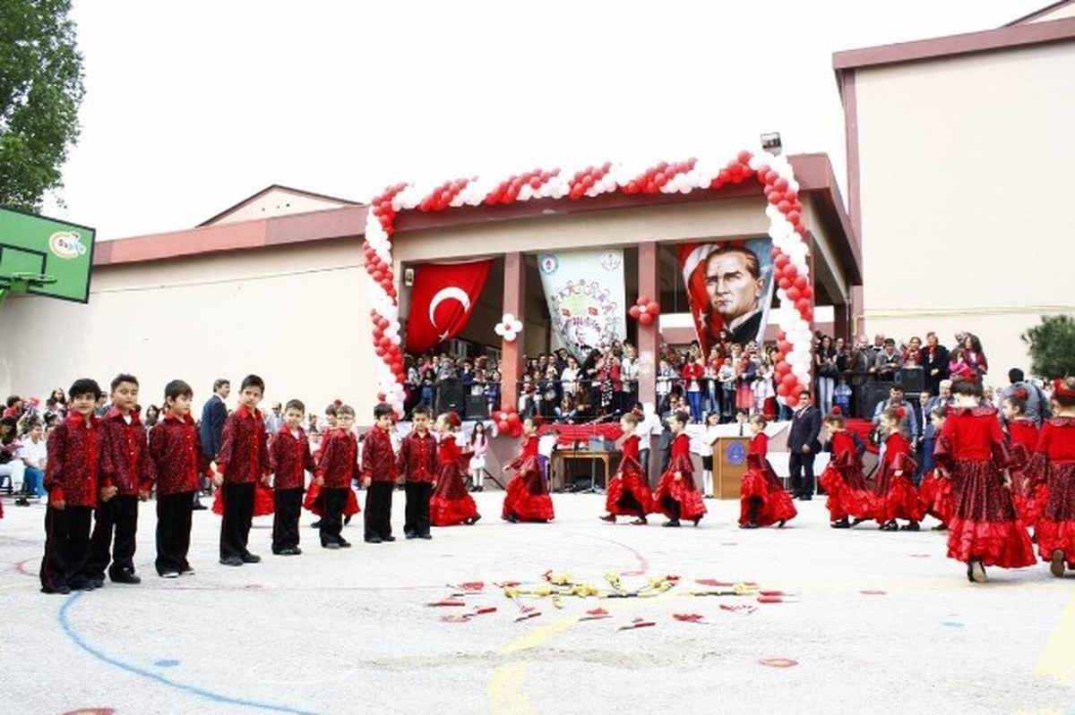 Ulusal Egemenlik ve Çocuk Bayramı Bandırma\'da Kutlandı