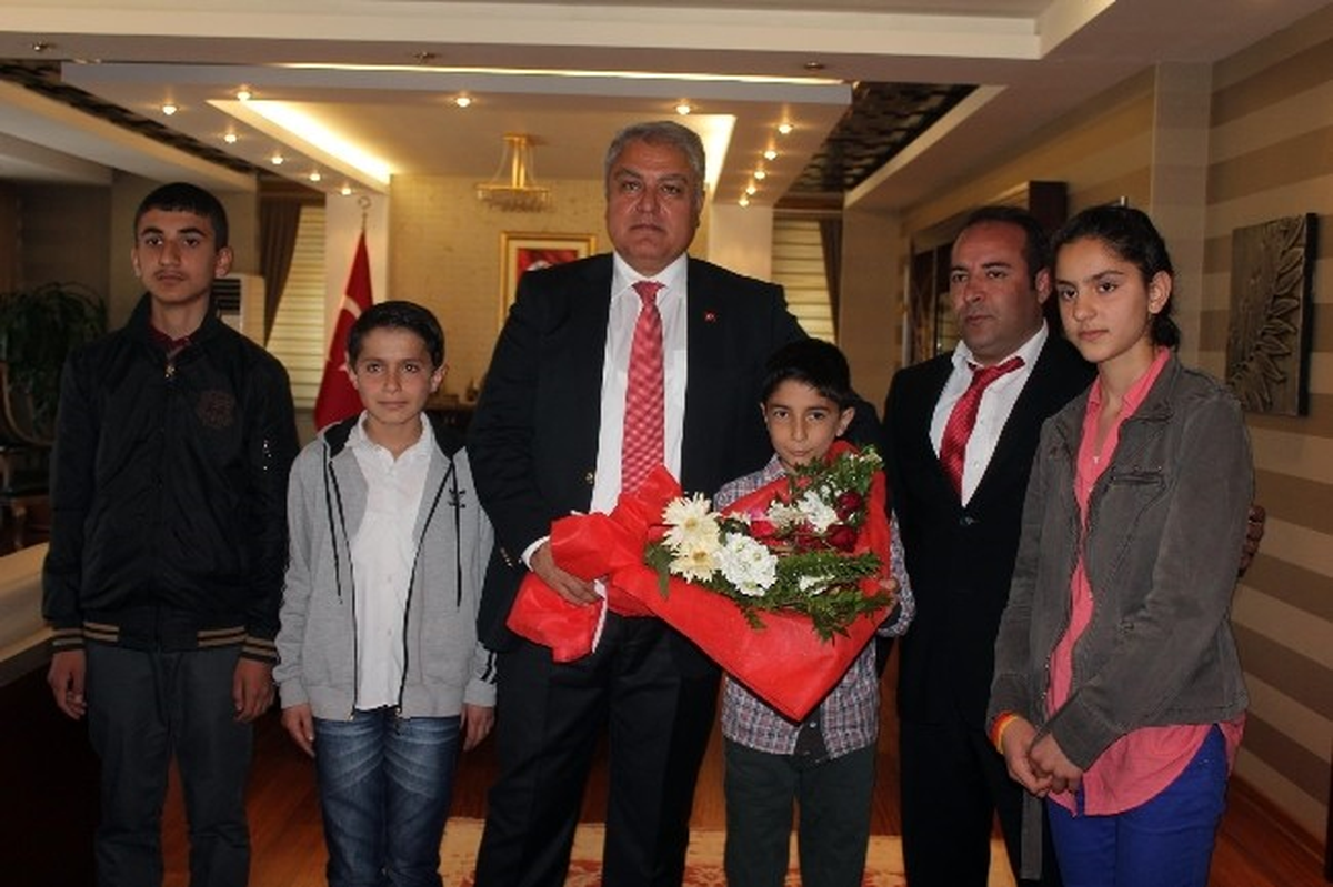 Valilik Makamına Kız Öğrenci Oturdu