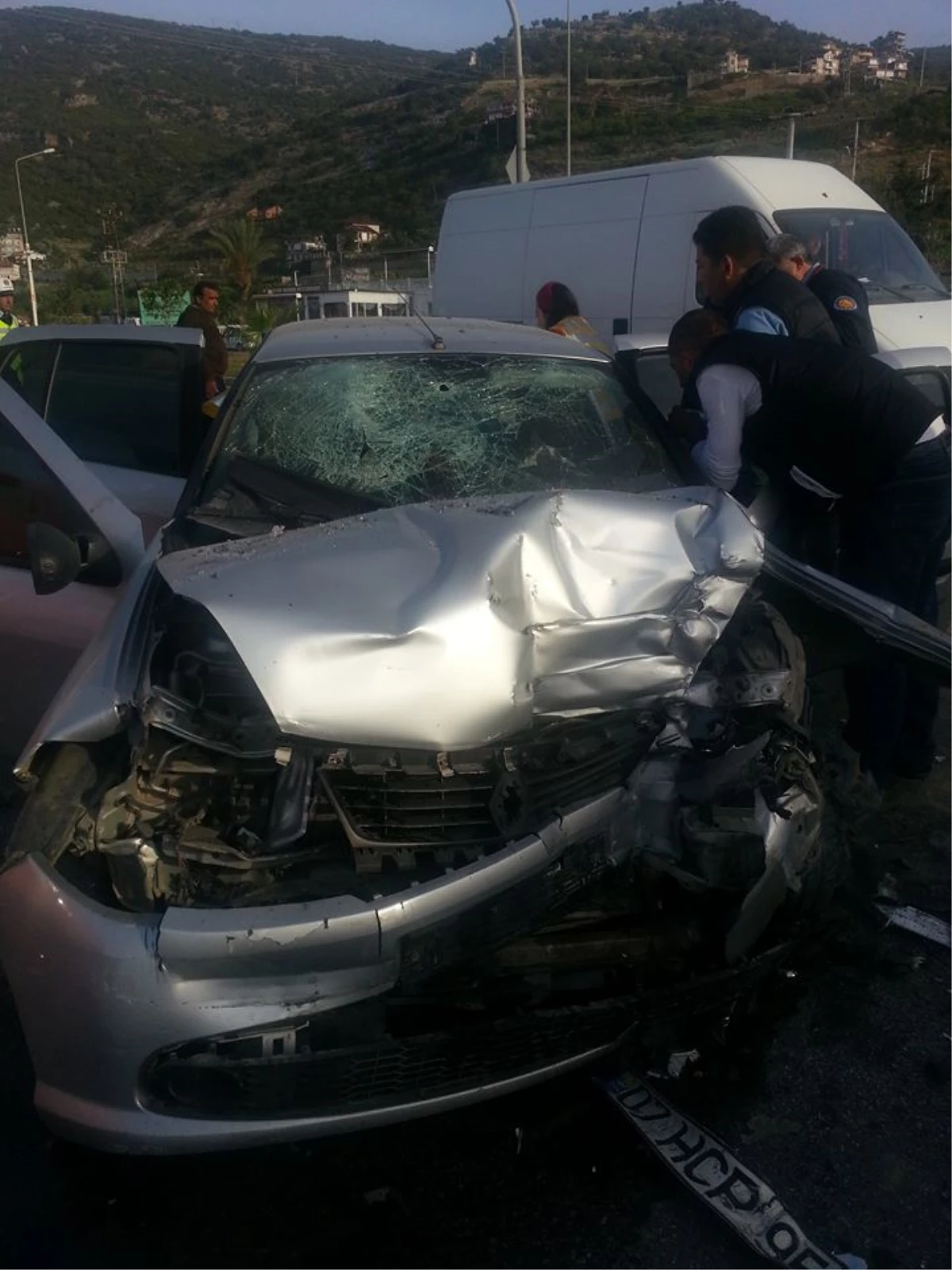 Alanya\'da Trafik Kazası: 2\'si Ağır, 5 Yaralı