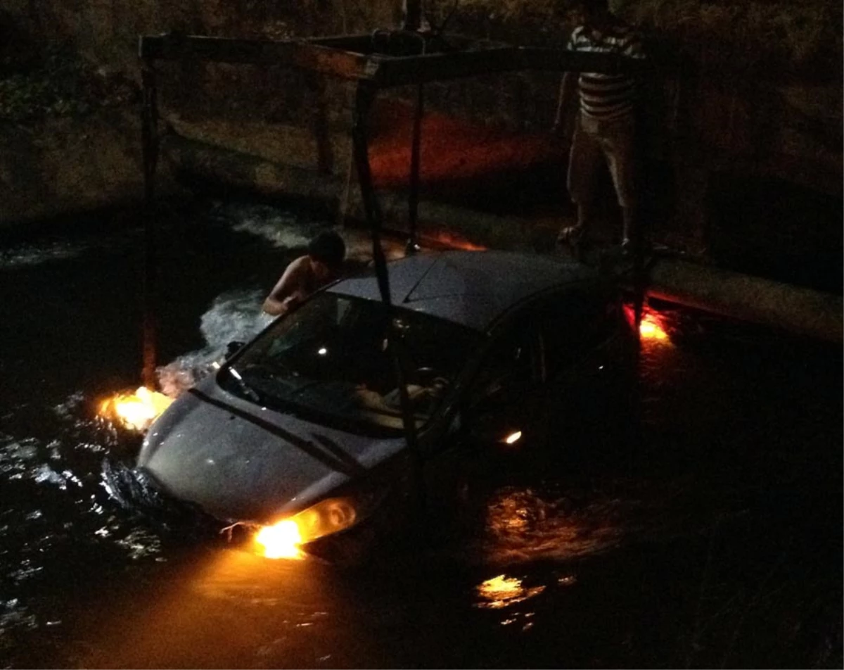Fethiye\'de Otomobil Su Kanalına Düştü: 1 Ölü, 1 Yaralı