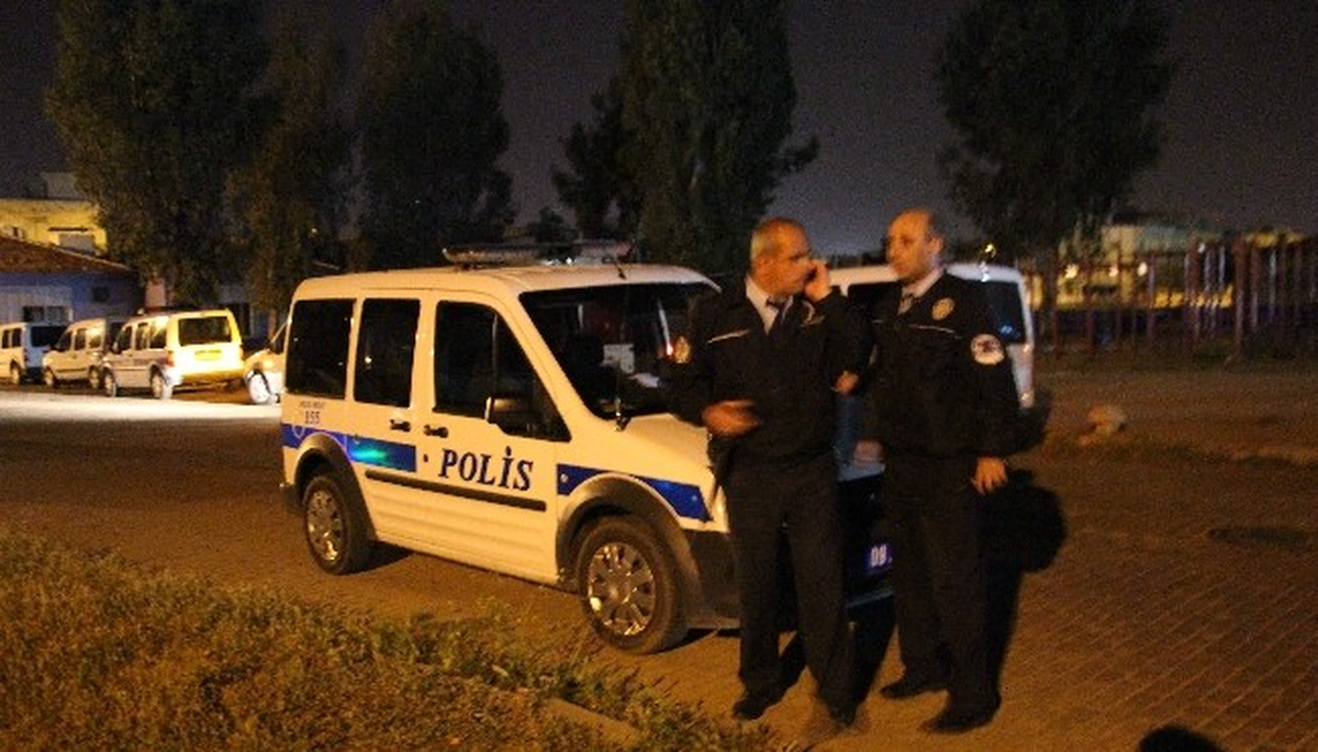 Aydın\'da Polise Taşlı Saldırı