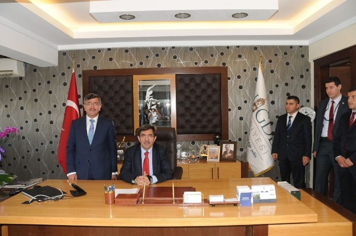 Bakan Güllüce\'den Belediye Başkanı Akdoğan\'a Ziyaret