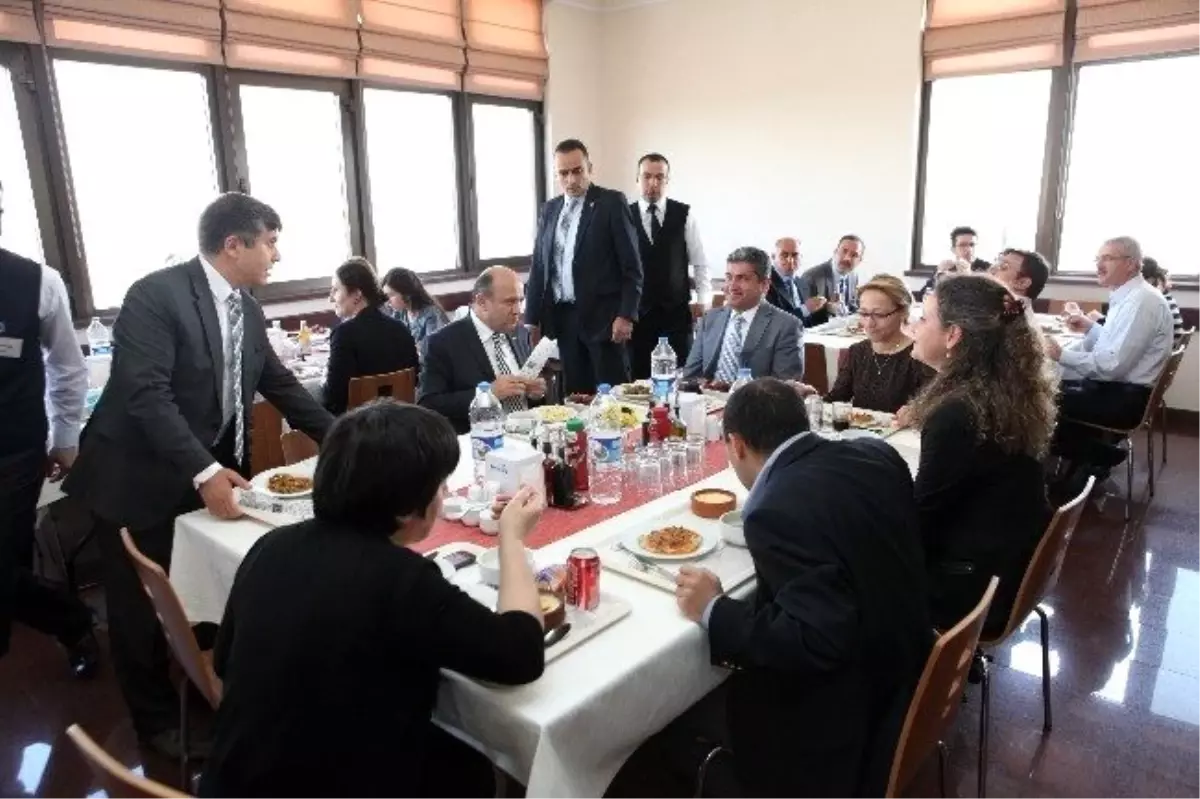 Bakan Işık, Tübitak Personeli Birlikte Yemek Yedi