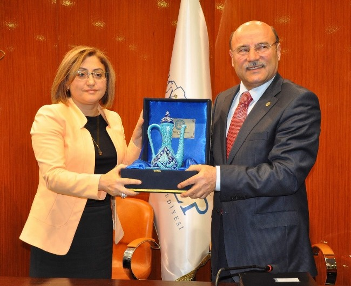 Bem-Bir-Sen ve Gaziantep Büyükşehir Belediyesi Arasında Sosyal Denge Sözleşmesi İmzalandı