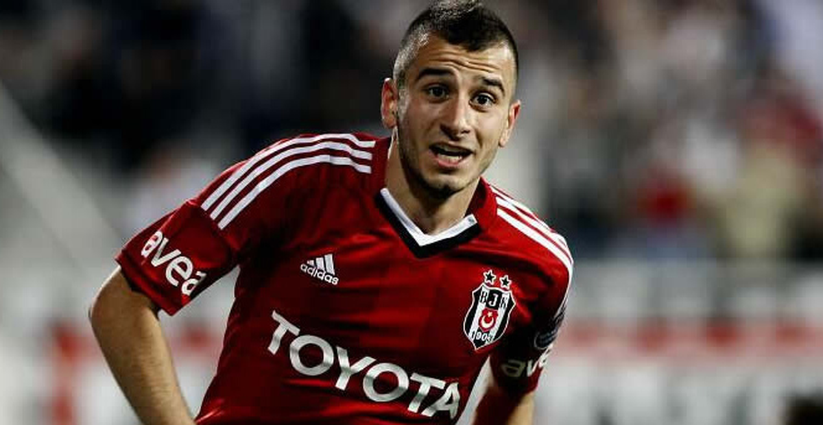 Beşiktaşlı Oğuzhan Özyakup Trafik Kazası Geçirdi