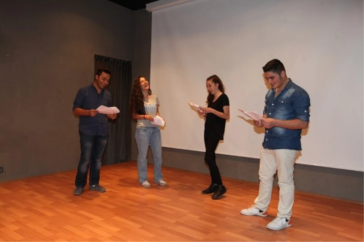 Büyükşehir Belediyesi Tiyatro Okulu\'nda Eğitimler Sürüyor