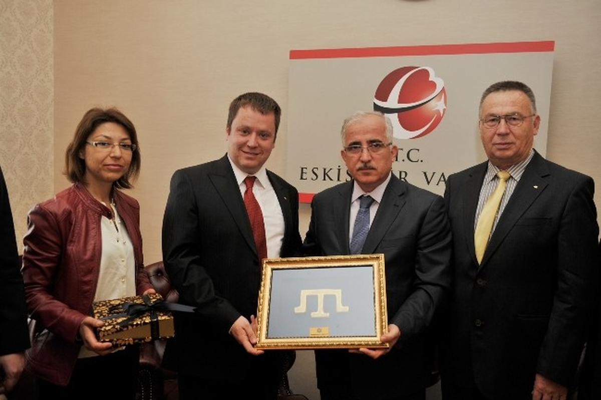 Eskişehir Kırım Derneği\'nden Vali Tuna\'ya Ziyaret