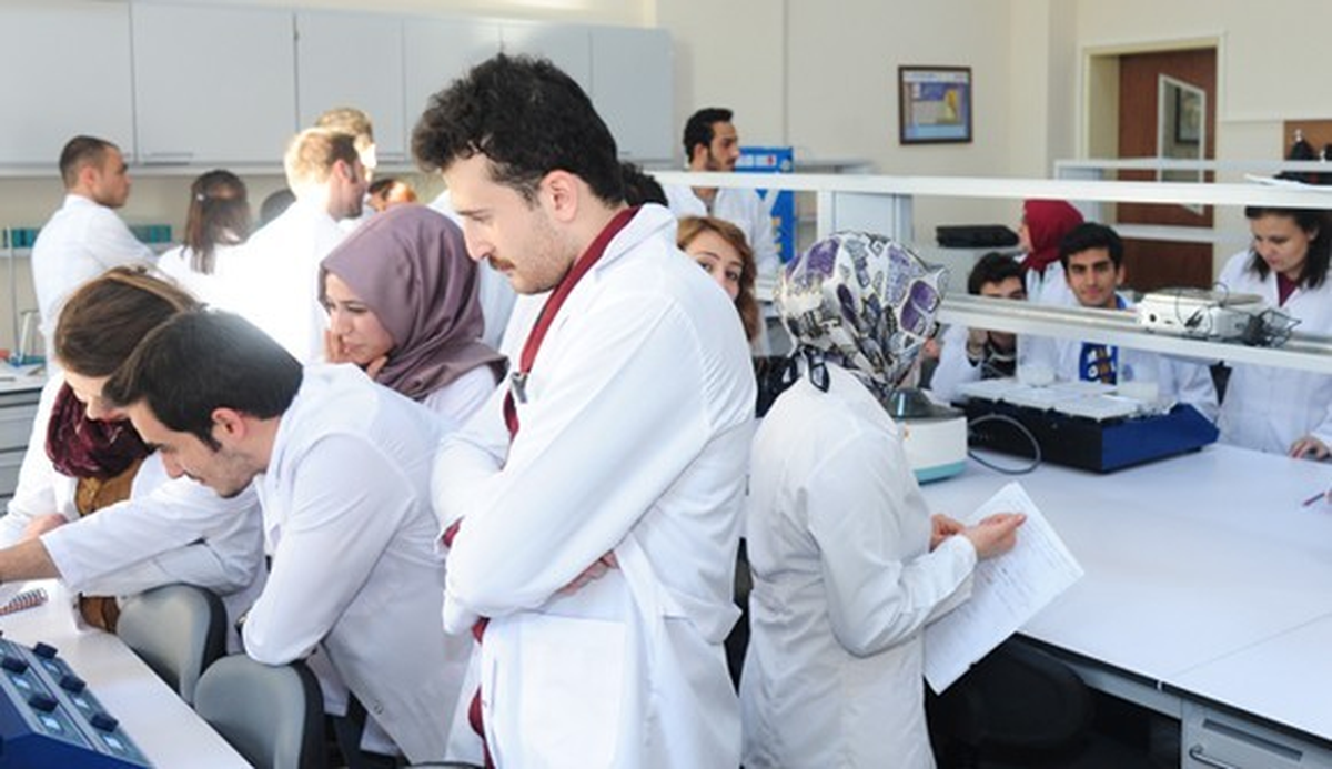 Etü\'de İş Dünyası Koşullarına Uygun Eğitim