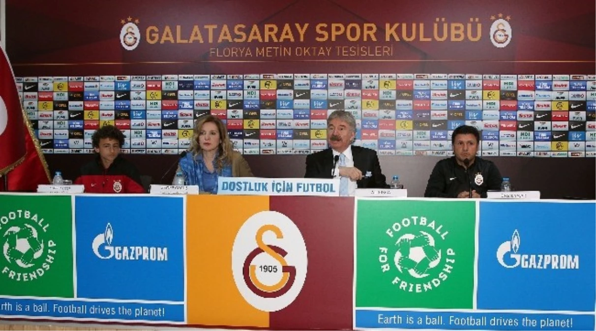 Galatasaray\'da, Dostluk İçin Futbol Günü Düzenlendi