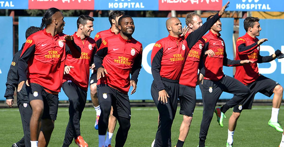 Galatasaray\'da Melo ve Semih Kaya Antrenmanı Yarıda Bıraktı
