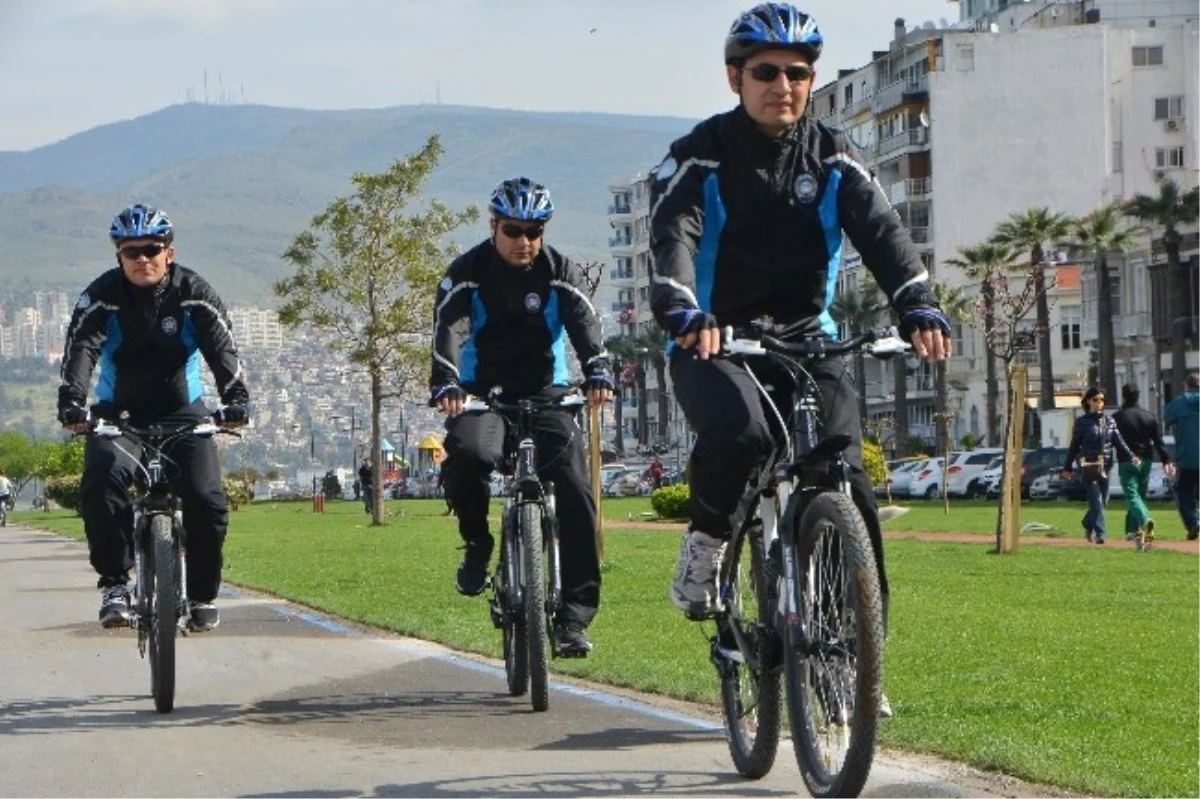 İzmir\'in Bisikletli Zabıtaları İşbaşında