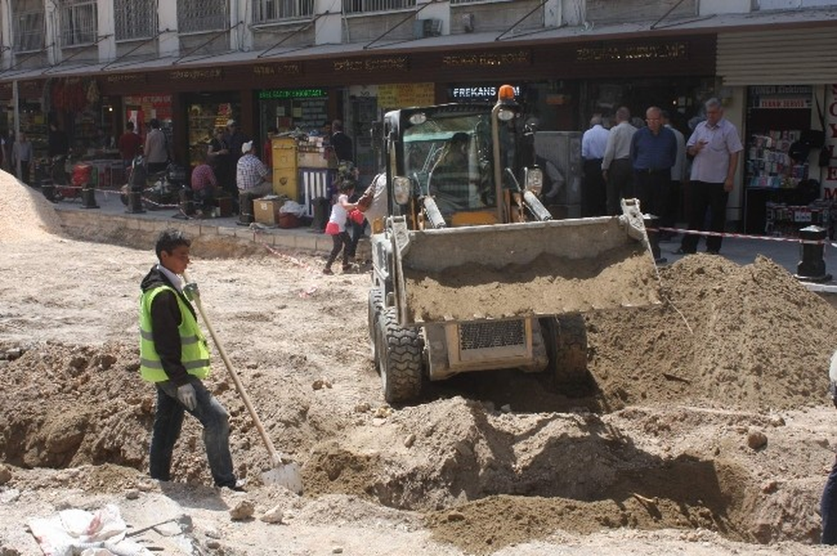 Karagöz Caddesi Yol Bakım Çalışmaları Başladı