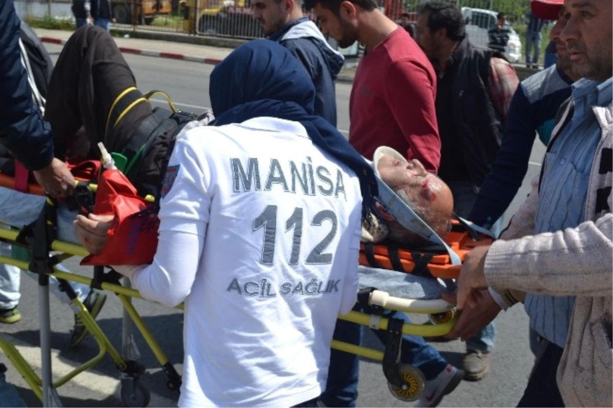 Manisa\'da Trafik Kazaları: 4 Yaralı