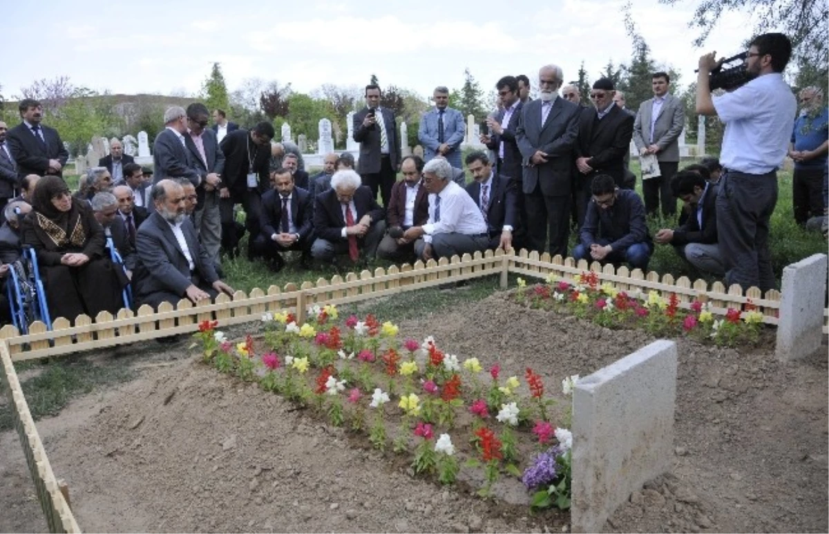 Prof. Dr. Günüç Kabri Başında Anıldı