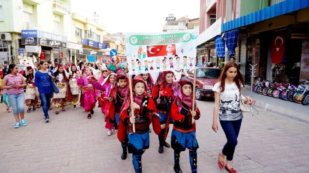 Sarıgöl Belediyesi 4\'üncü Çocuk Şenliği Coşkulu Geçti
