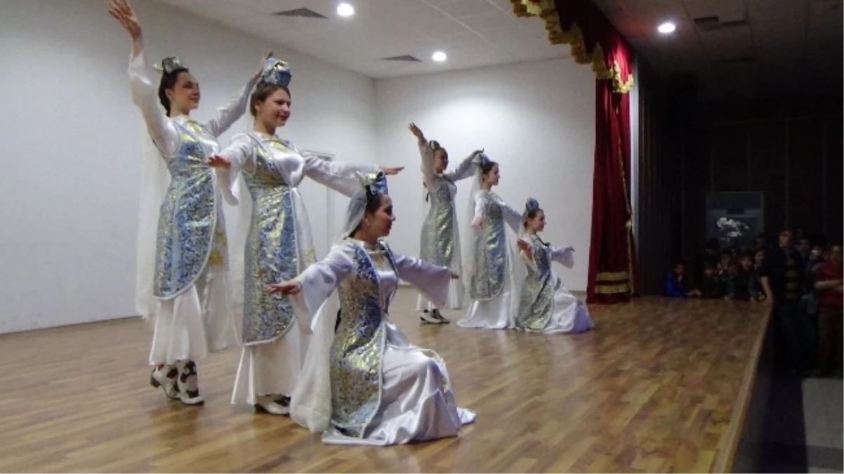 Tataristan\'lı Öğrencilerinden Filyos\'ta Gösteri