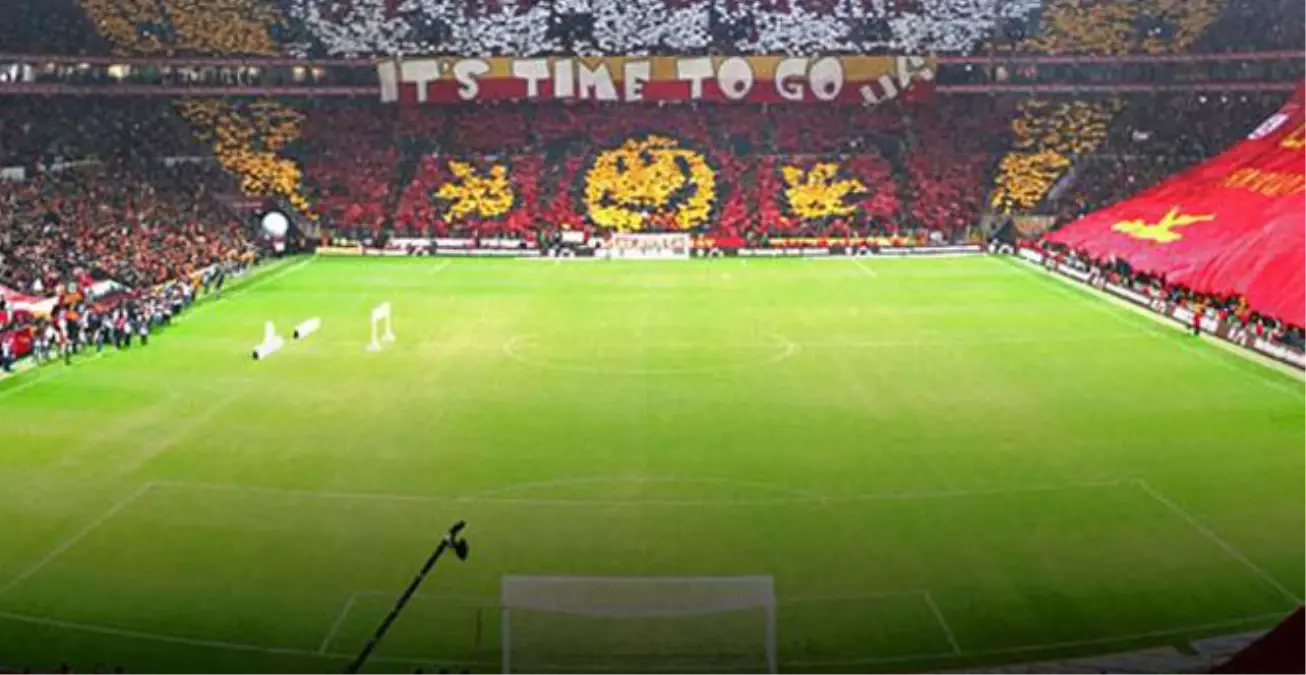 Türk Telekom Arena\'nın Zeminine "Yeşil-beyaz" Dokunuş