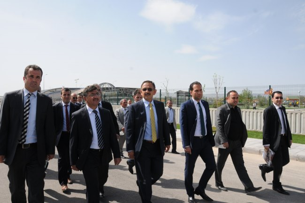 Akdoğan\'dan Büyükşehir Belediye Başkanı Özhaseki\'ye Ziyaret