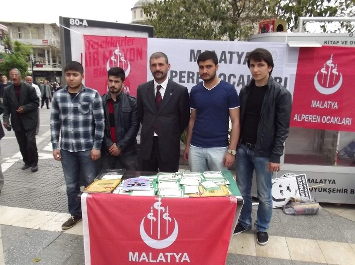 Alperen Ocakları Hadis Yazılı 50 Bin Kart Dağıttı