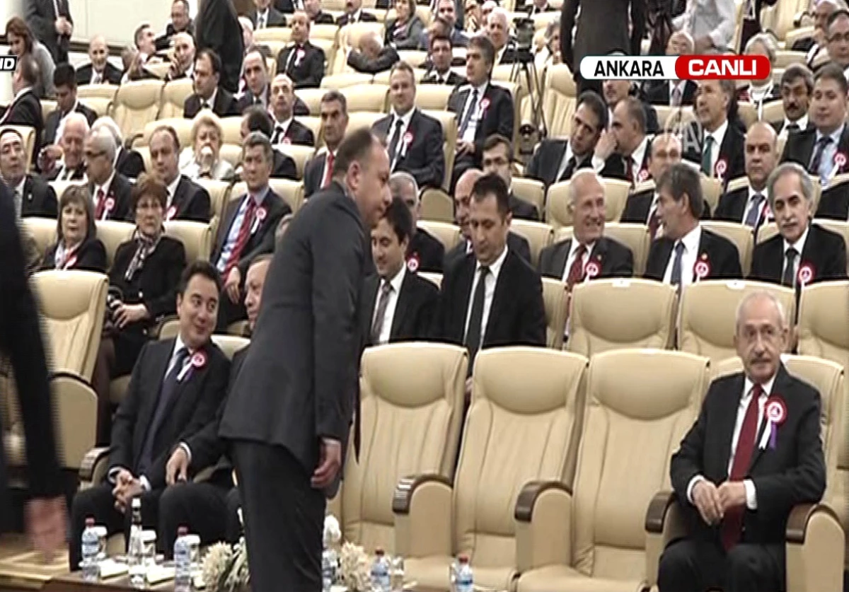 AYM Töreninde Cemil Çiçek, Kılıçdaroğlu ile Tokalaşmadı