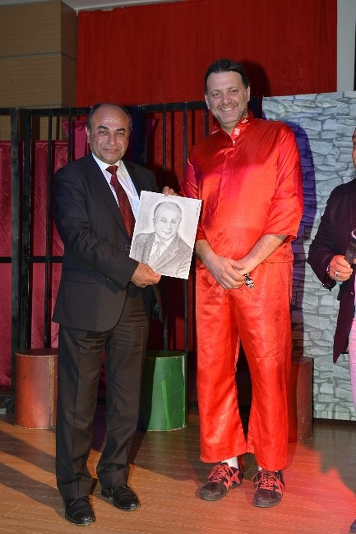 Çiğlili Çocuklar "Kral Çıplak" ile Güldü