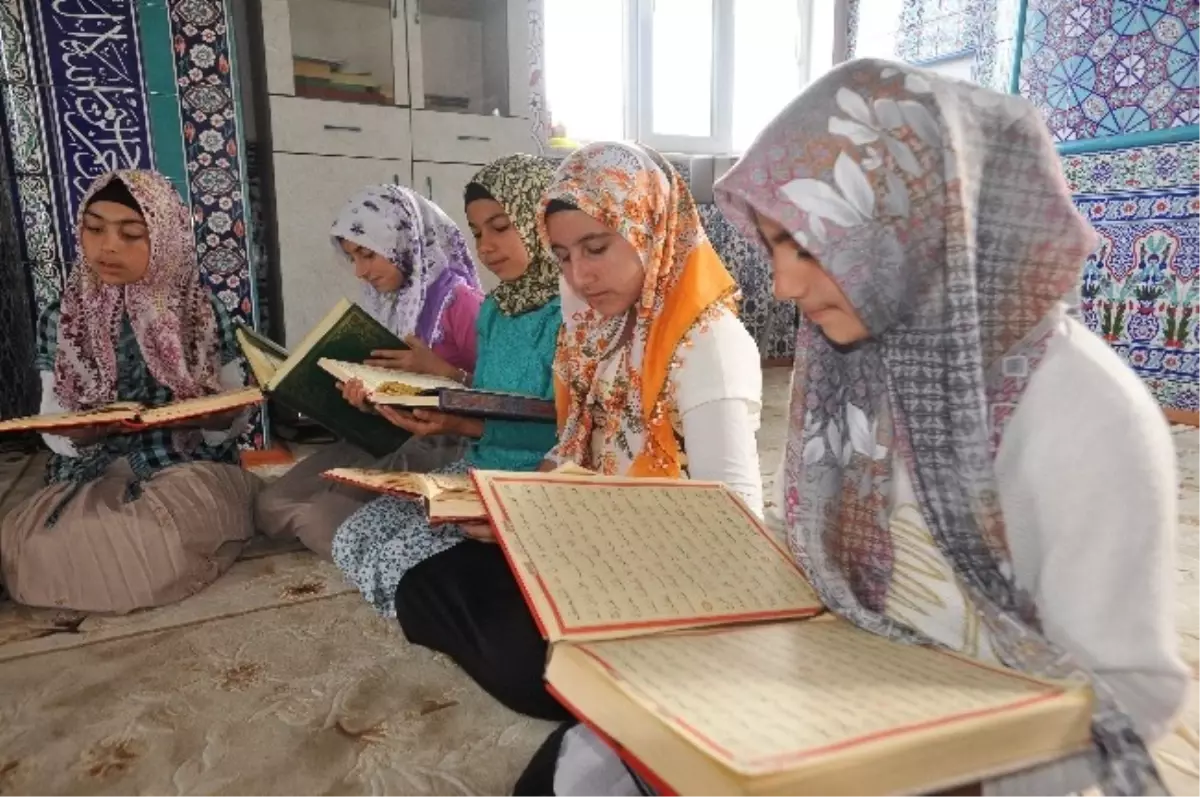 Dezavantajlı Çocuklara Cami İmamı Sahip Çıktı