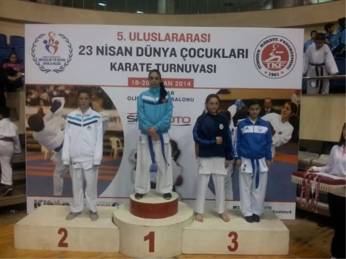 Dünya Çocukları Karate Turnuvasında Şampiyon Gülbahar Gözütok Oldu