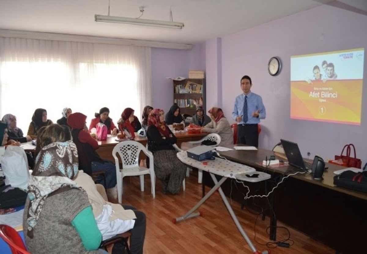 Halk Eğitim Merkezi Personeline Afet Bilinci Eğitimi Verildi